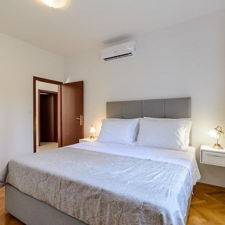 Apartment Marcela Sutivan Bagian luar foto