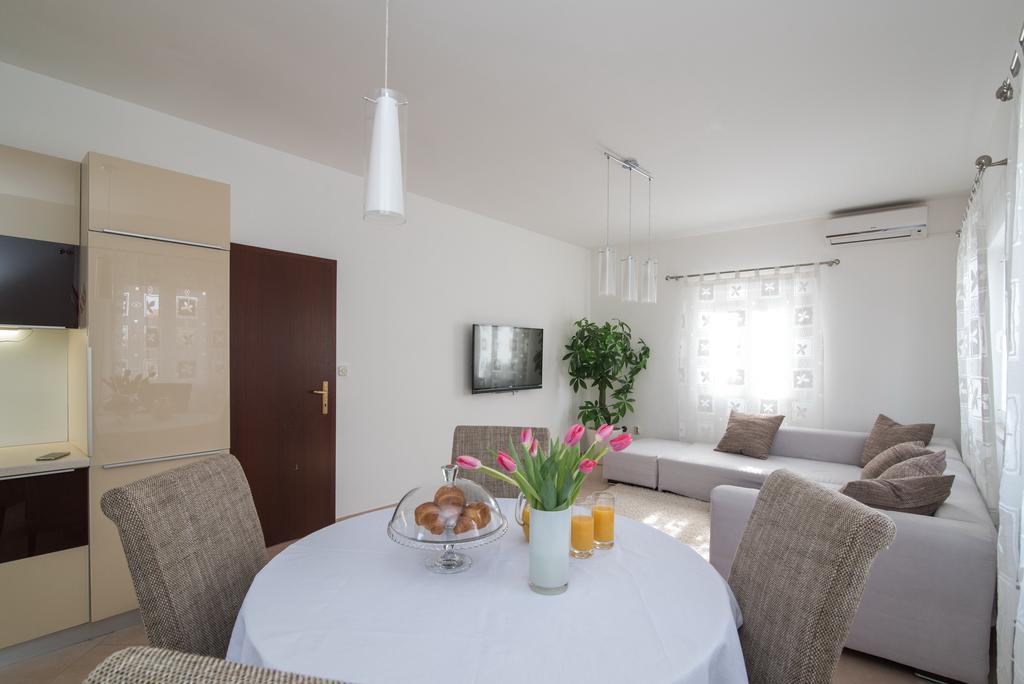 Apartment Marcela Sutivan Bagian luar foto